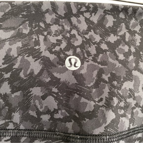 LULULEMON Wunder Under Full on luxtreme 28” size 6 camo deep coal multi - Picture 7 of 9
